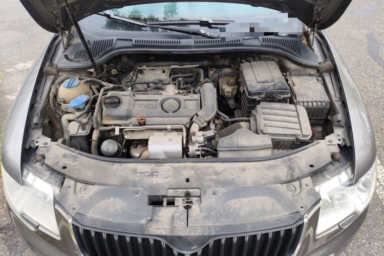 Used Skoda Superb 2010 1.4 TSI Manual Luxury Edition Engine Bay