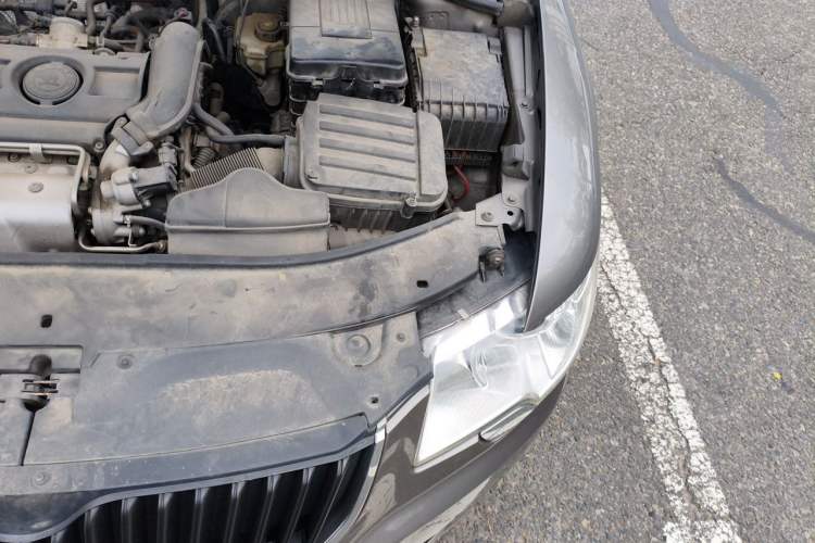 Used Skoda Superb 2010 1.4 TSI Manual Luxury Edition Engine Bay Left