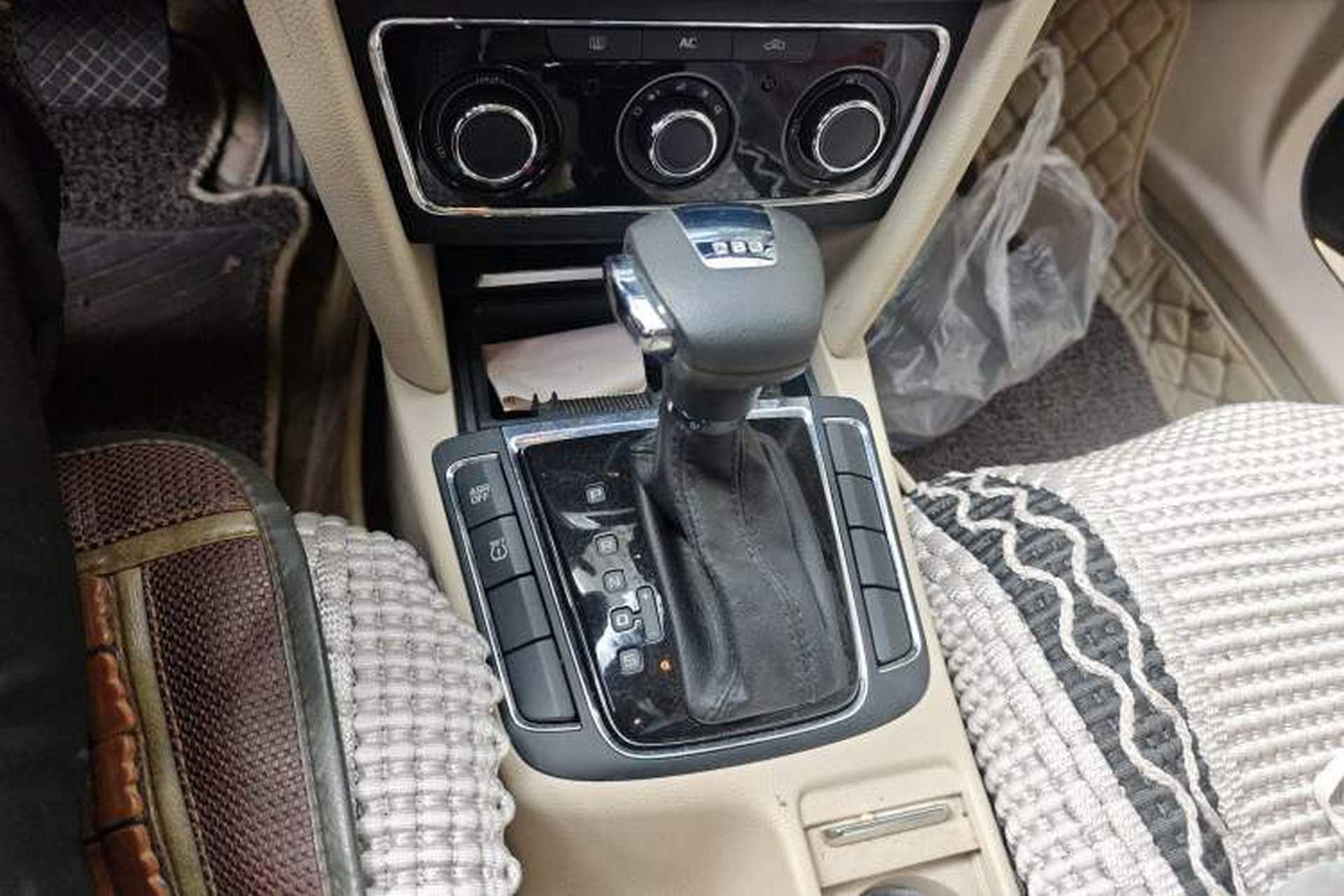 Used Skoda Superb 2010 1.4 TSI DSG Elegant Edition Gear Lever