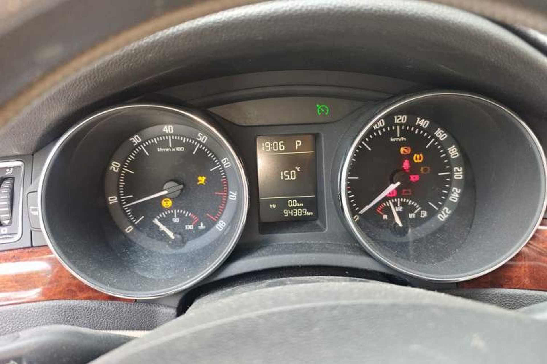 Used Skoda Superb 2010 1.4 TSI DSG Elegant Edition Instrument Cluster
