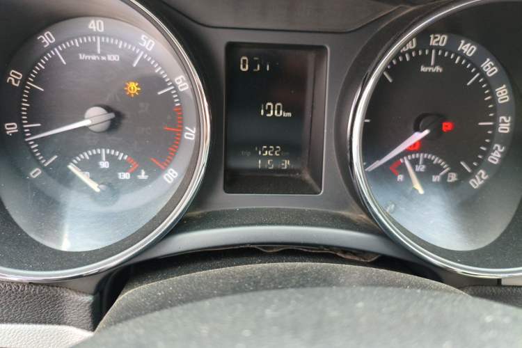 Used Skoda Superb 2010 1.4 TSI Manual Luxury Edition Odometer Close Up