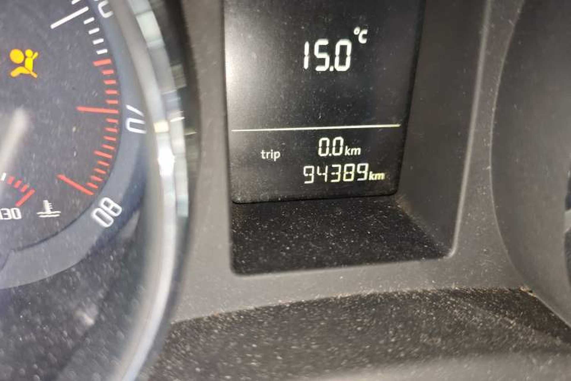 Used Skoda Superb 2010 1.4 TSI DSG Elegant Edition Odometer Close Up