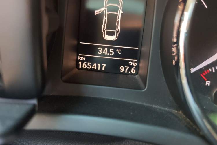 Used Skoda Superb 2010 1.4 TSI DSG Elegant Edition Odometer Close Up