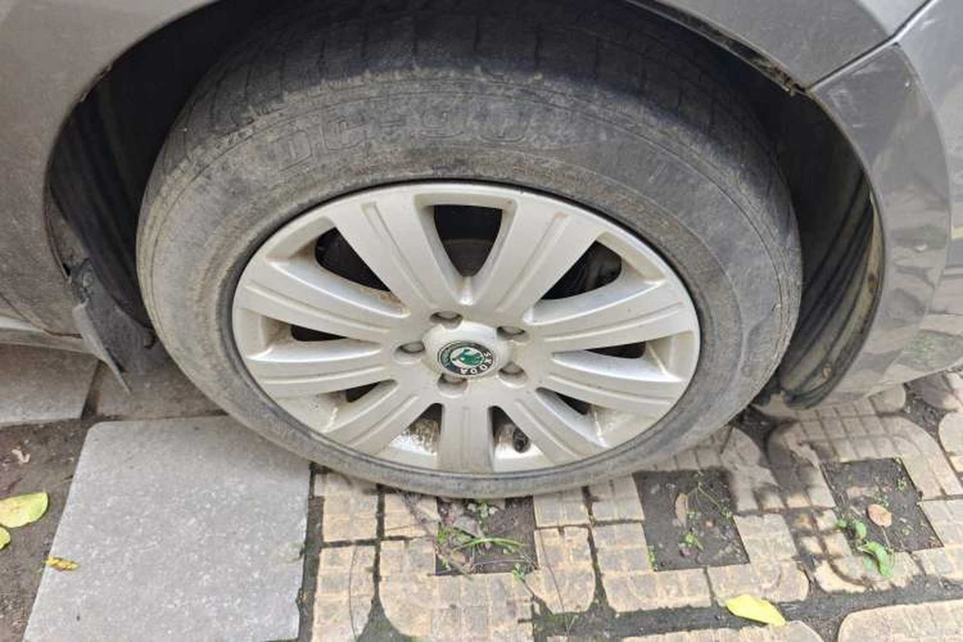 Used Skoda Superb 2010 1.4 TSI DSG Elegant Edition Right Front Wheel Hub
