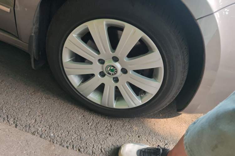 Used Skoda Superb 2010 1.4 TSI DSG Elegant Edition Right Front Wheel Hub