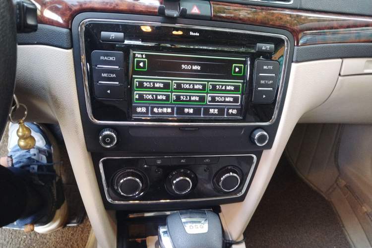 Used Skoda Superb 2010 1.4 TSI DSG Elegant Edition Audio And AC Panel