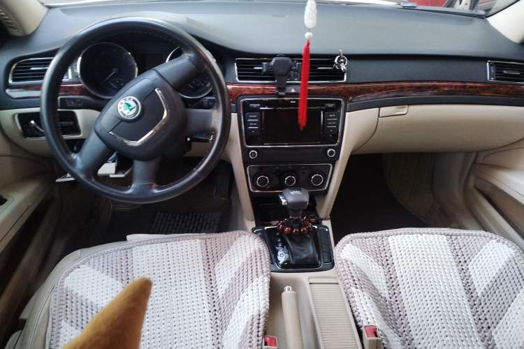 Used Skoda Superb 2010 1.4 TSI DSG Elegant Edition Center Console