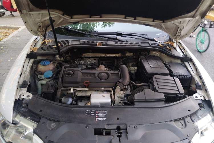 Used Skoda Superb 2010 1.4 TSI DSG Elegant Edition Engine Bay