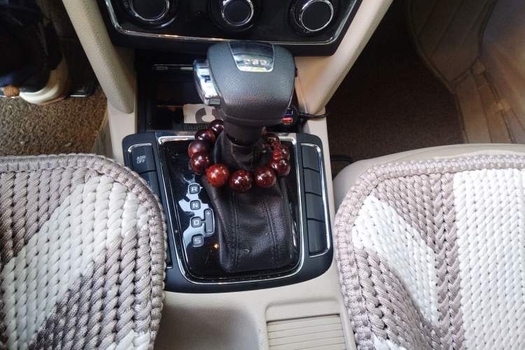 Used Skoda Superb 2010 1.4 TSI DSG Elegant Edition Gear Lever