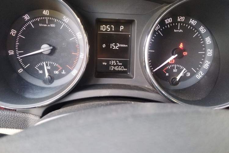 Used Skoda Superb 2010 1.4 TSI DSG Elegant Edition Odometer Close Up