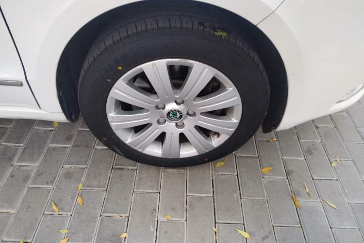 Used Skoda Superb 2010 1.4 TSI DSG Elegant Edition Right Front Wheel Hub