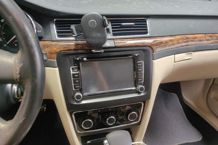 Used Skoda Superb 2012 1.8TSI Automatic Elegant Edition Audio And AC Panel