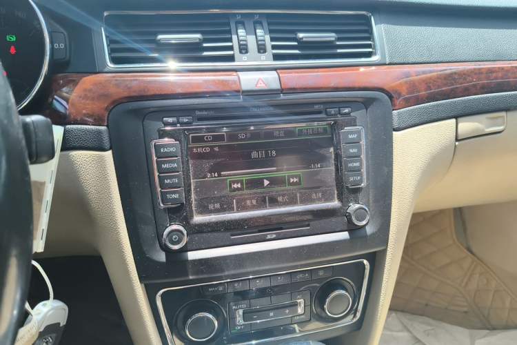 Used Skoda Superb 2012 2.0 TSI Automatic Luxury Edition Audio And AC Panel