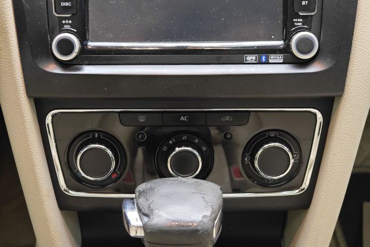 Used Skoda Superb 2012 1.8TSI Automatic Elegant Edition Audio And AC Panel