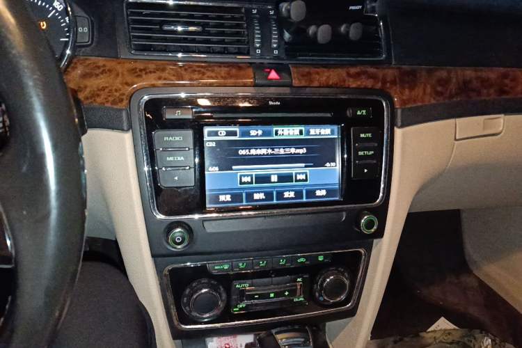 Used Skoda Superb 2012 1.8TSI Automatic Prestige Edition Audio And AC Panel