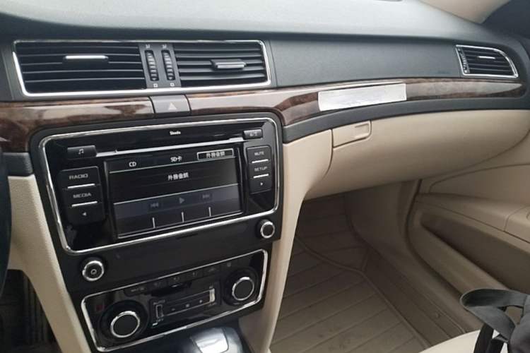 Used Skoda Superb 2012 1.8TSI Automatic Prestige Edition Audio And AC Panel