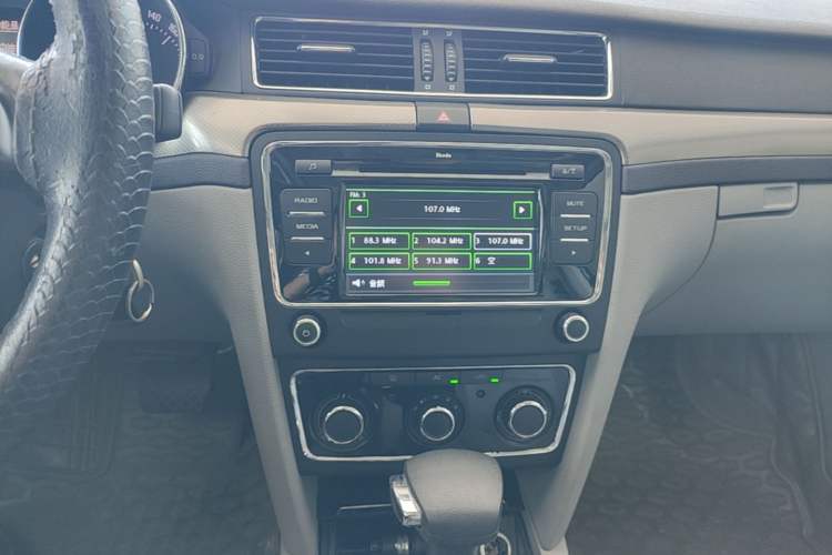 Used Skoda Superb 2012 1.8TSI Automatic Elegant Edition Audio And AC Panel