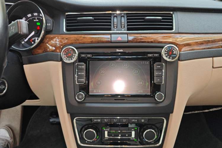 Used Skoda Superb 2012 2.0 TSI Automatic Luxury Edition Audio And AC Panel