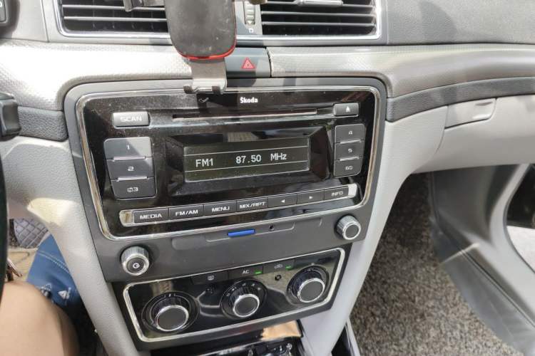 Used Skoda Superb 2012 1.4TSI Manual Zhiya Edition Audio And AC Panel