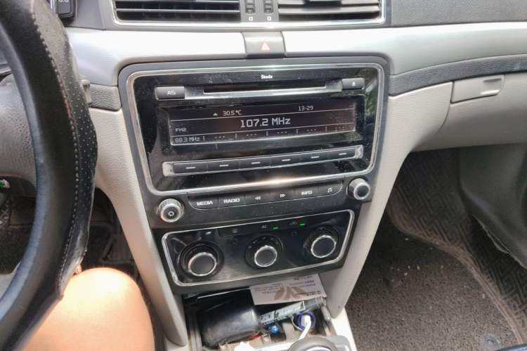 Used Skoda Superb 2012 1.8TSI Manual Elegant Edition Audio And AC Panel