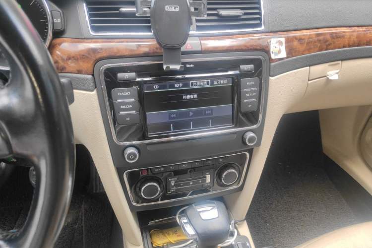 Used Skoda Superb 2012 1.8TSI Automatic Prestige Edition Audio And AC Panel