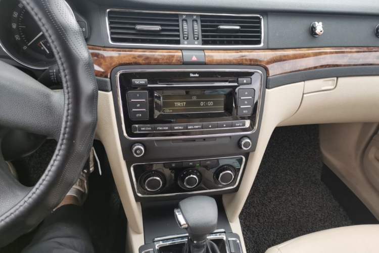 Used Skoda Superb 2012 1.8TSI Automatic Elegant Edition Audio And AC Panel