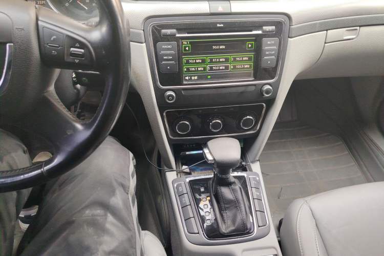 Used Skoda Superb 2012 1.8TSI Automatic Elegant Edition Audio And AC Panel