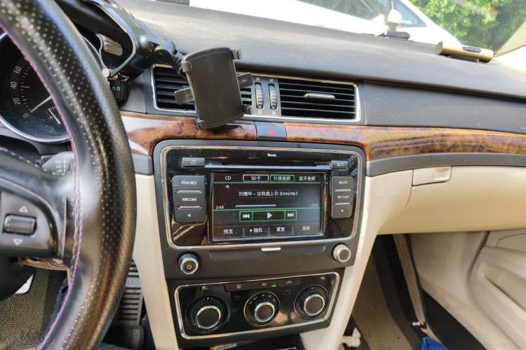 Used Skoda Superb 2012 1.8TSI Manual Elegant Edition Audio And AC Panel