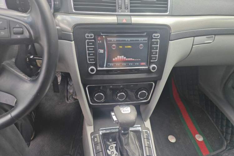 Used Skoda Superb 2012 1.4TSI DSG Elegant Edition Audio And AC Panel