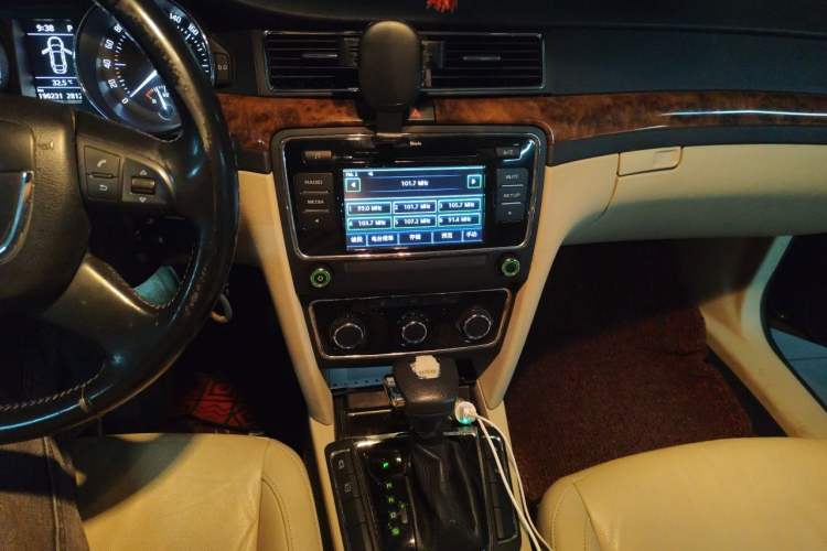 Used Skoda Superb 2012 1.4TSI DSG Elegant Edition Audio And AC Panel