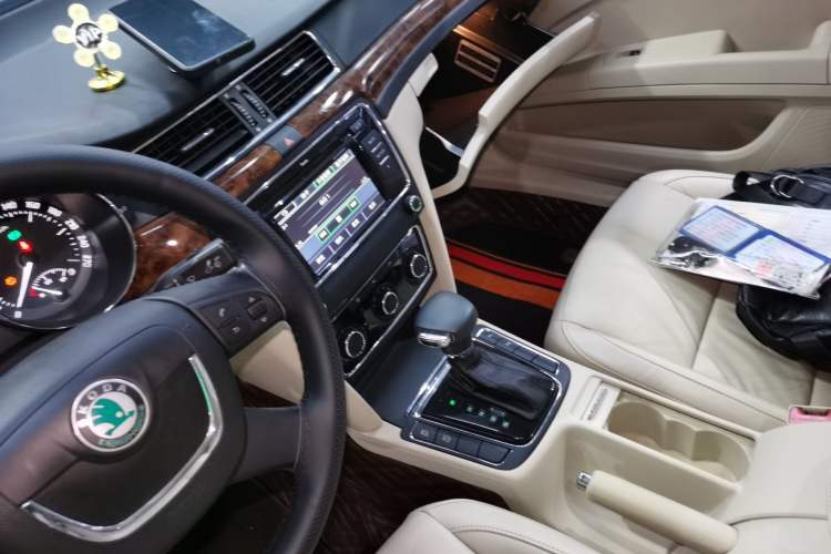 Used Skoda Superb 2012 1.8TSI Automatic Elegant Edition Audio And AC Panel