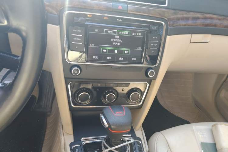 Used Skoda Superb 2012 1.4TSI DSG Elegant Edition Audio And AC Panel
