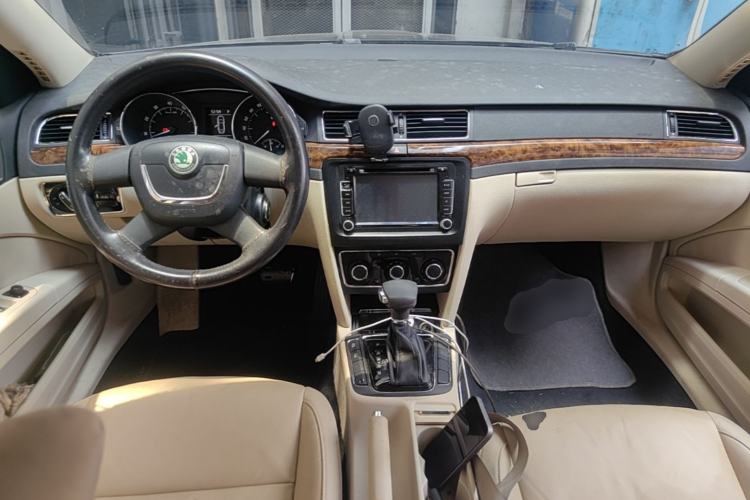 Used Skoda Superb 2012 1.8TSI Automatic Elegant Edition Center Console