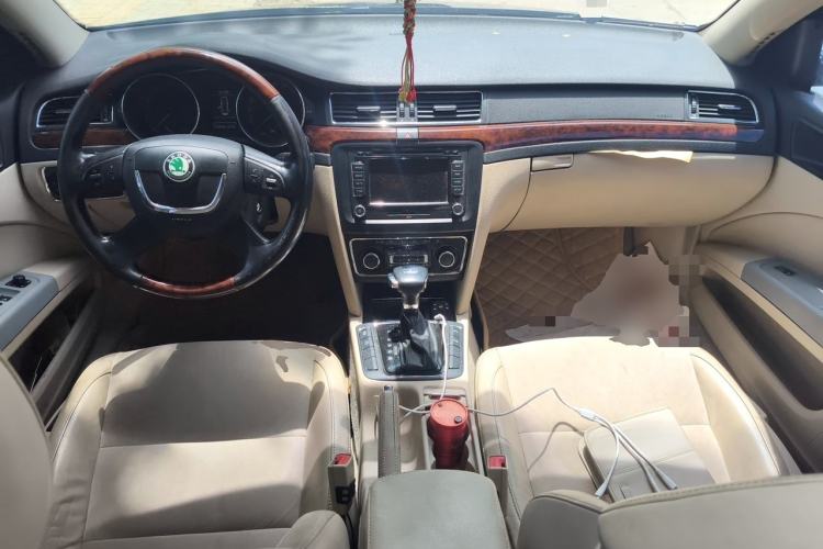 Used Skoda Superb 2012 2.0 TSI Automatic Luxury Edition Center Console