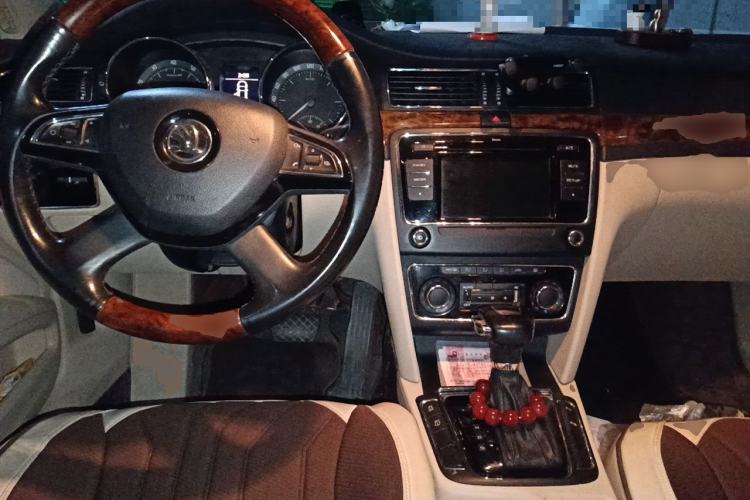 Used Skoda Superb 2012 1.8TSI Automatic Prestige Edition Center Console