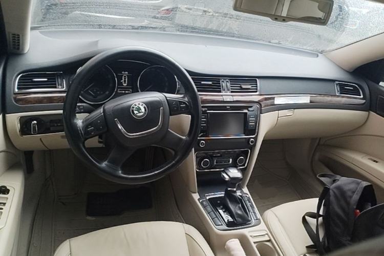 Used Skoda Superb 2012 1.8TSI Automatic Prestige Edition Center Console