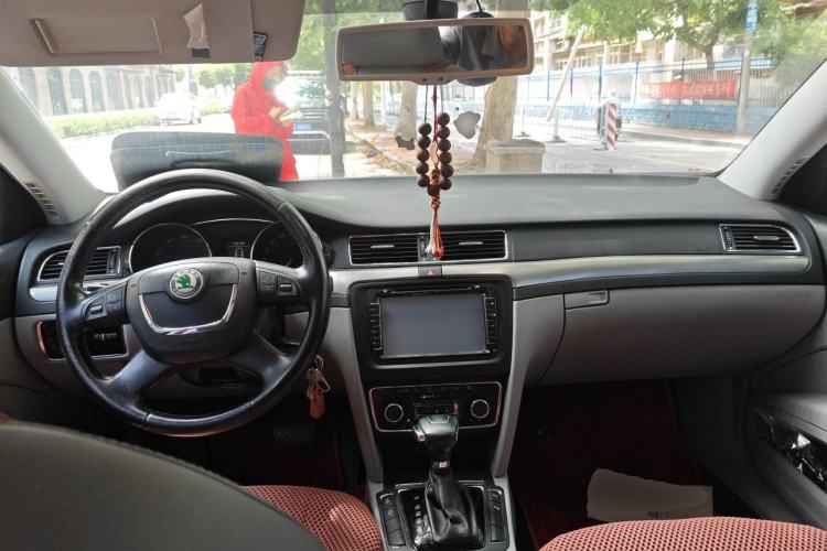 Used Skoda Superb 2012 1.8TSI Automatic Prestige Edition Center Console