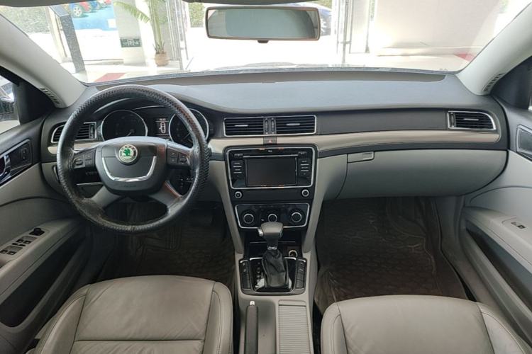 Used Skoda Superb 2012 1.8TSI Automatic Elegant Edition Center Console