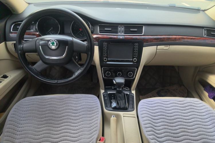 Used Skoda Superb 2012 1.8TSI Automatic Elegant Edition Center Console