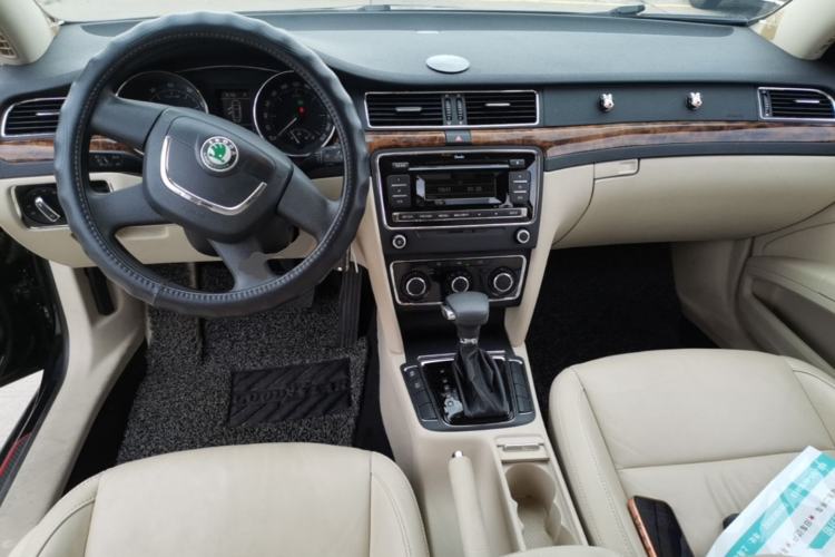 Used Skoda Superb 2012 1.8TSI Automatic Elegant Edition Center Console