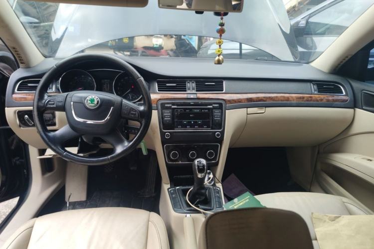 Used Skoda Superb 2012 1.8TSI Manual Elegant Edition Center Console