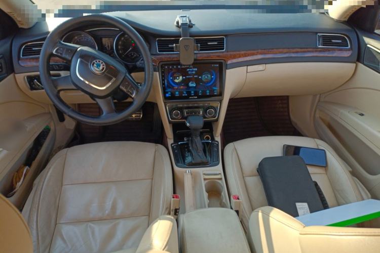 Used Skoda Superb 2012 1.8TSI Automatic Prestige Edition Center Console