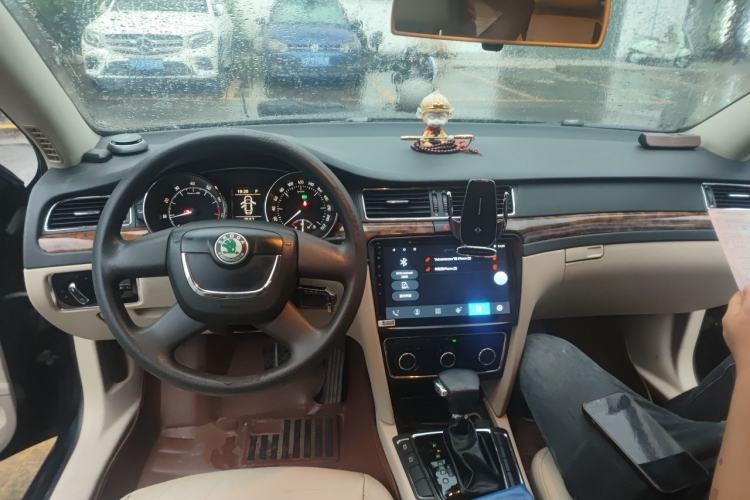 Used Skoda Superb 2012 1.8TSI Automatic Elegant Edition Center Console