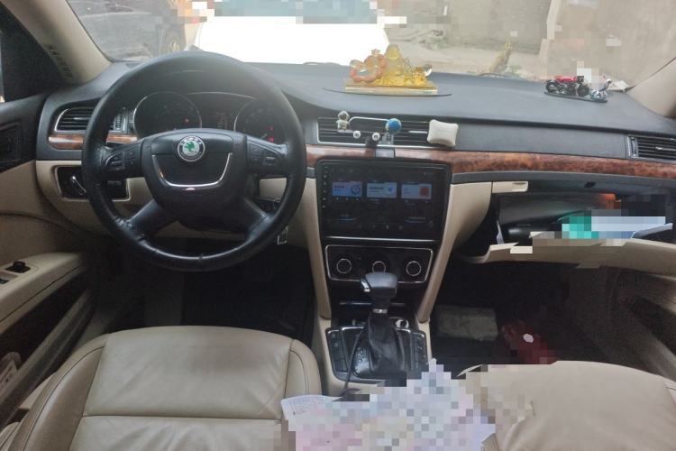Used Skoda Superb 2012 2.0 TSI Automatic Elegant Edition Center Console