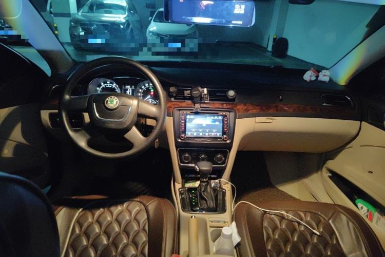 Used Skoda Superb 2012 1.8TSI Automatic Elegant Edition Center Console