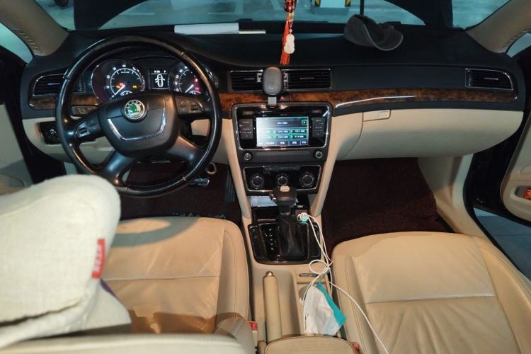 Used Skoda Superb 2012 1.4TSI DSG Elegant Edition Center Console