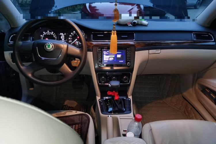 Used Skoda Superb 2012 1.8TSI Automatic Elegant Edition Center Console
