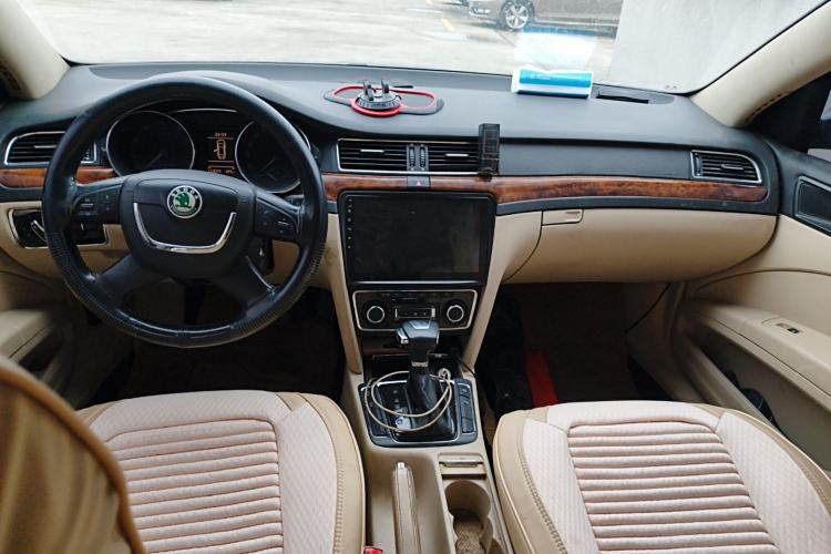 Used Skoda Superb 2012 1.8TSI Automatic Prestige Edition Center Console