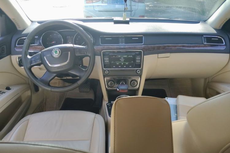 Used Skoda Superb 2012 1.4TSI DSG Elegant Edition Center Console