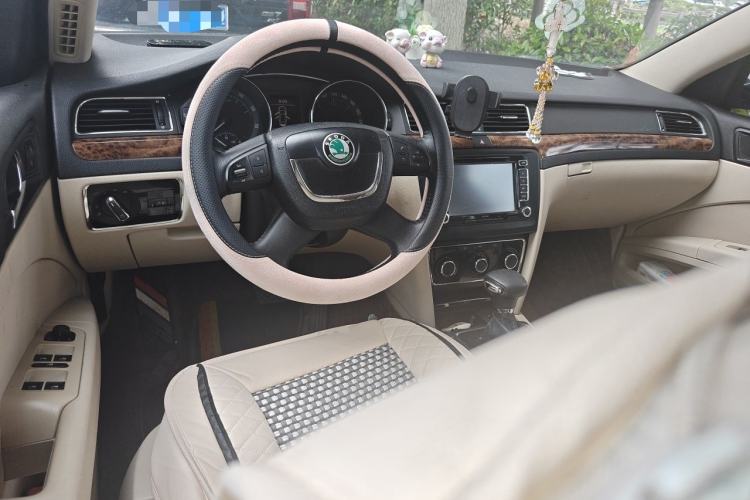 Used Skoda Superb 2012 1.8TSI Automatic Elegant Edition Center Console